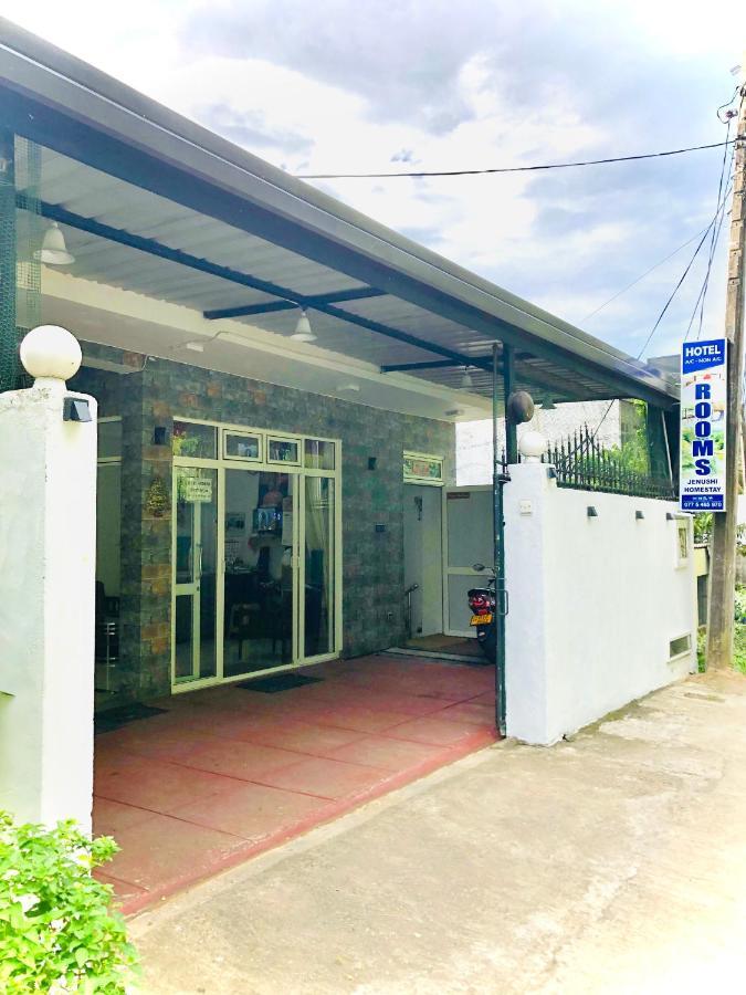 Jenushi Homestay Kandy Ngoại thất bức ảnh