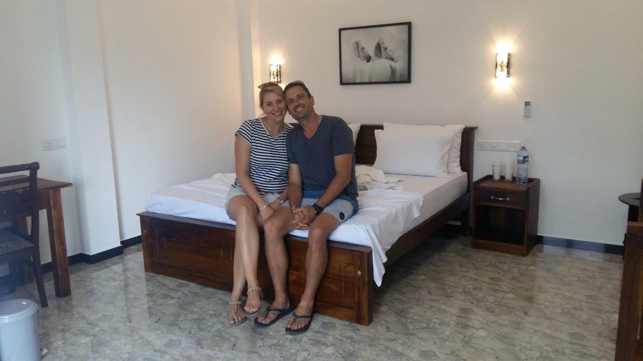 Jenushi Homestay Kandy Ngoại thất bức ảnh