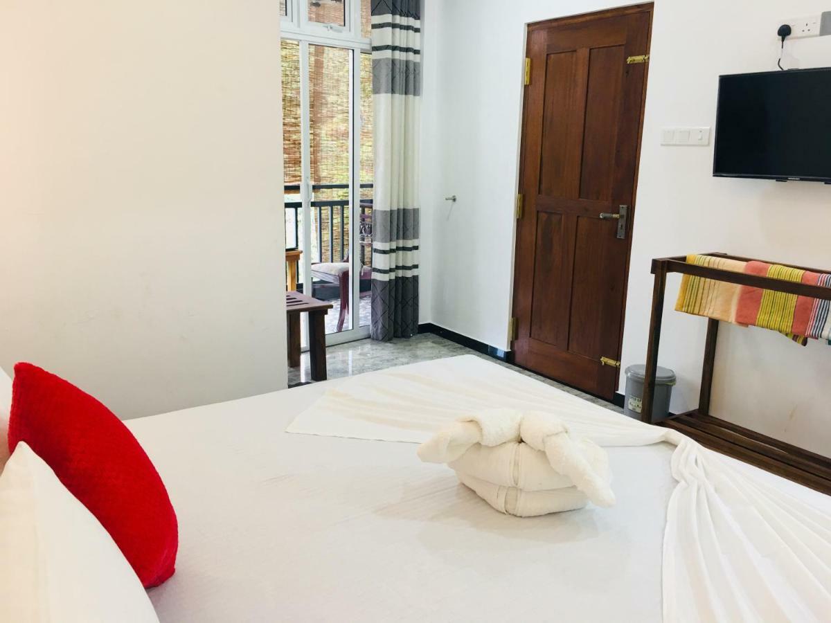 Jenushi Homestay Kandy Ngoại thất bức ảnh