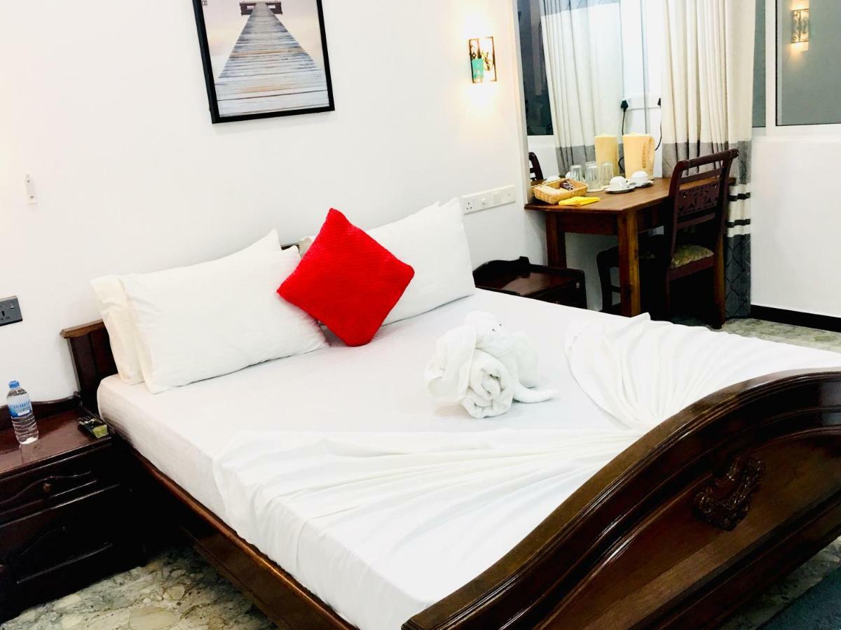 Jenushi Homestay Kandy Ngoại thất bức ảnh