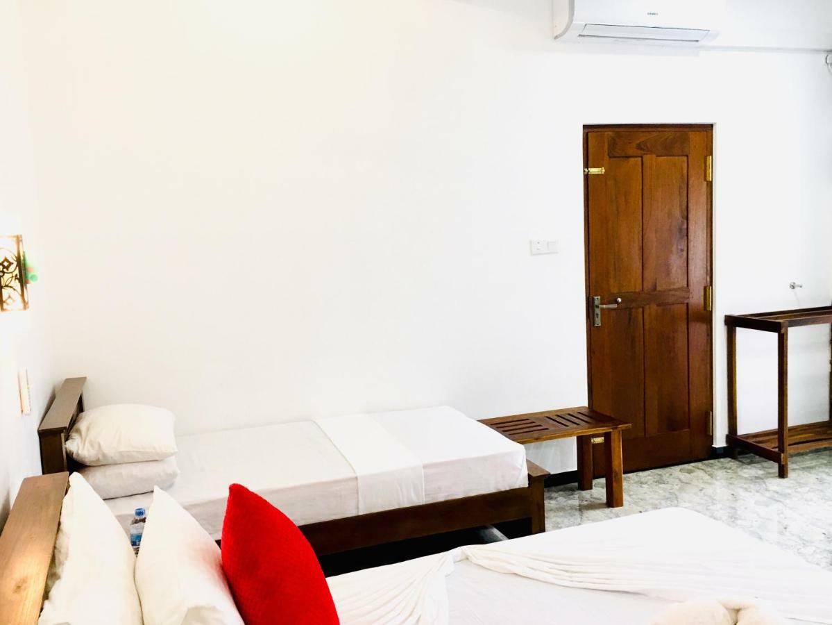 Jenushi Homestay Kandy Ngoại thất bức ảnh